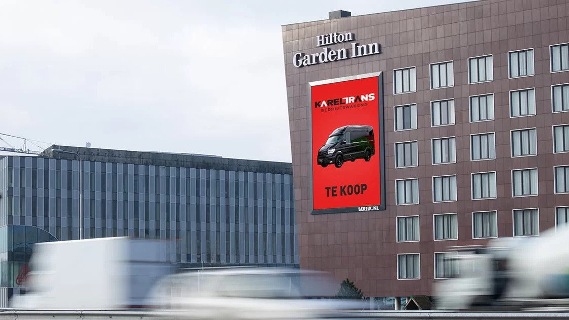 Adverteren met snelwegreclame langs de A44 Hilton hotel