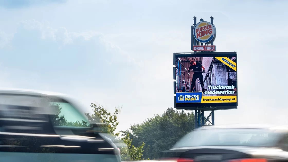 Snelwegreclame langs A17 Roosendaal