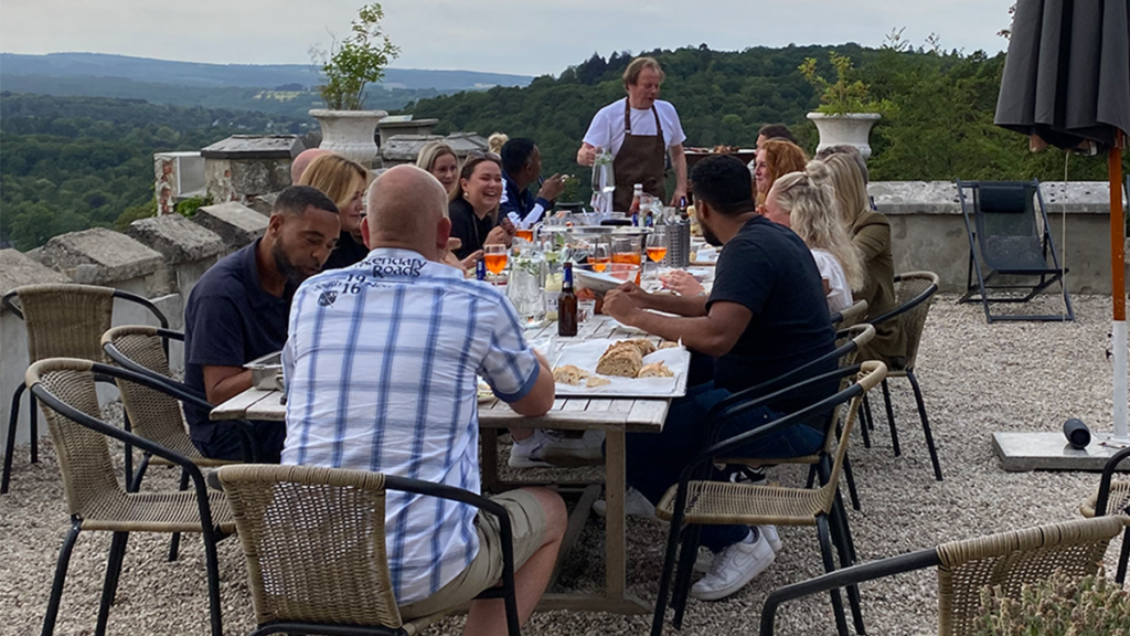 Team Bereik tijdens het diner in he